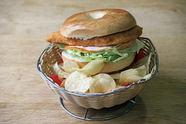 Bagel top chicken (shnitzel, dinde, mayo, salade)